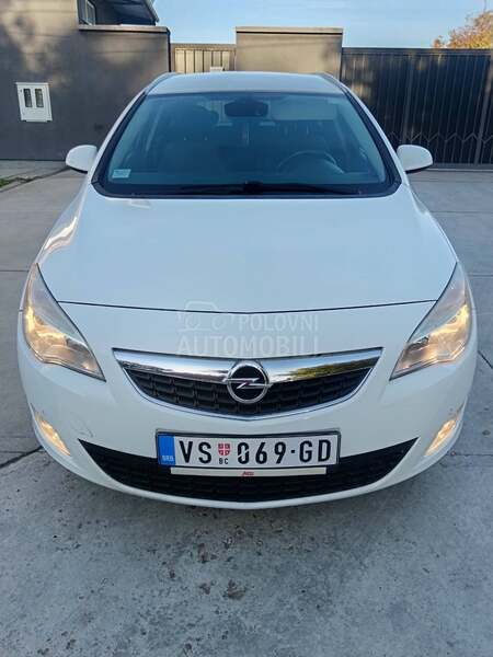 Opel Astra J titanium