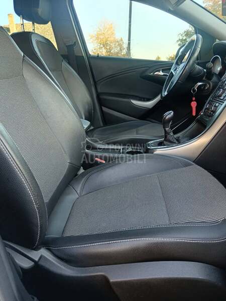 Opel Astra J titanium