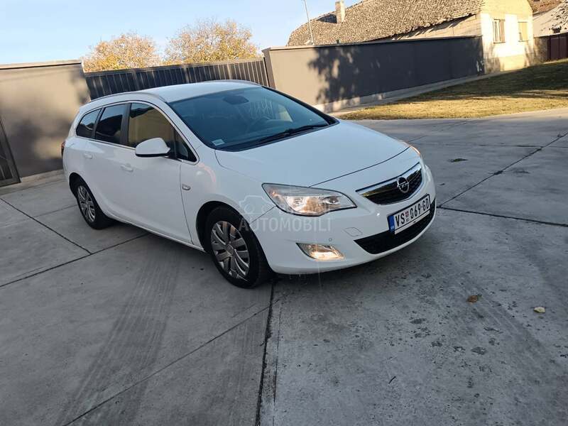 Opel Astra J titanium