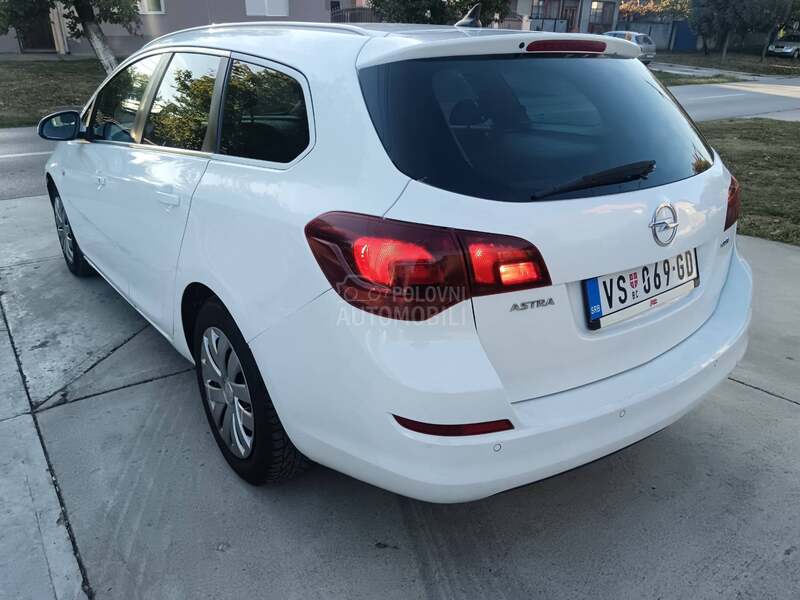 Opel Astra J titanium
