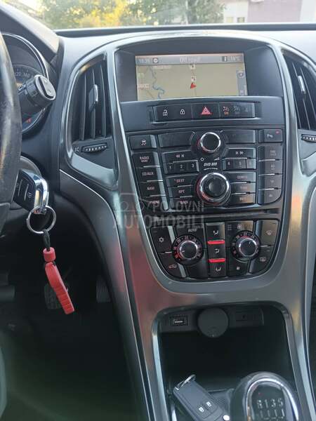 Opel Astra J titanium