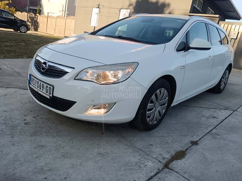 Opel Astra J titanium
