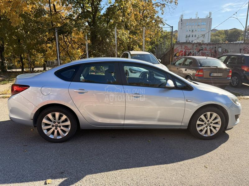 Opel Astra J 1.6 CDTI