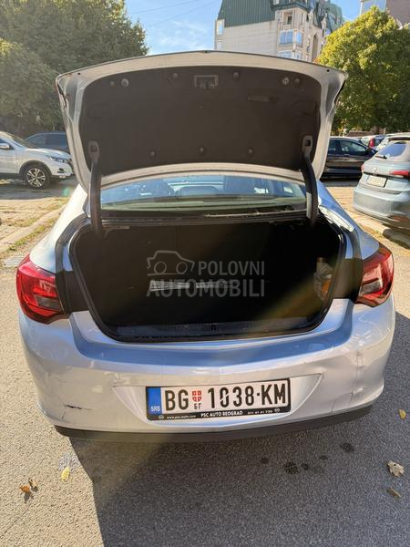 Opel Astra J 1.6 CDTI