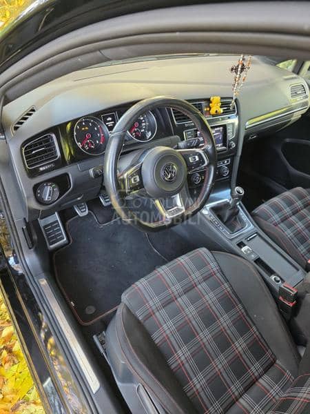 Volkswagen Golf 7 GTI
