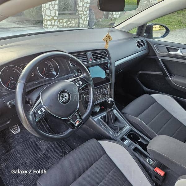 Volkswagen Golf 7 .5  R line