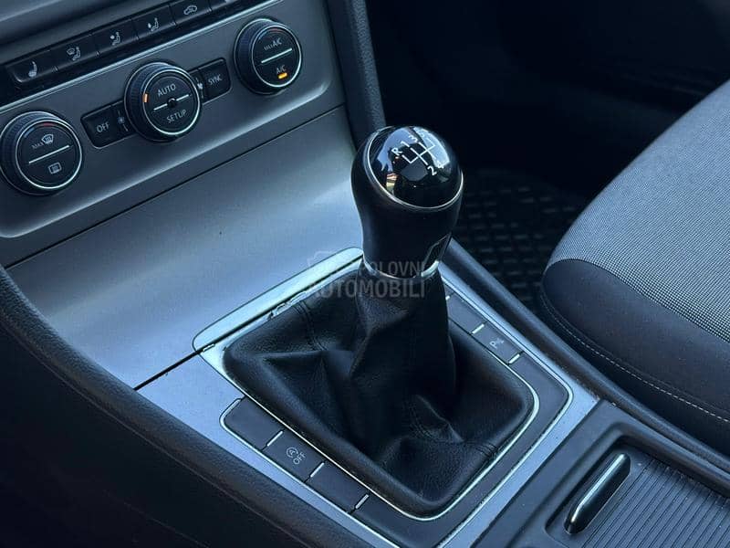 Volkswagen Golf 7 1.2 T.S.I/PANO