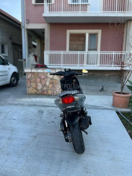 Peugeot speedfight 4