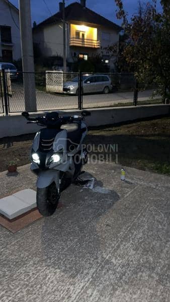 Peugeot speedfight 4