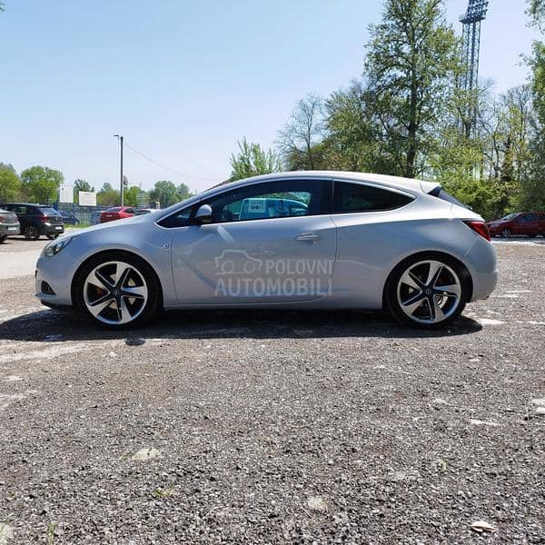 Opel Astra J GTC