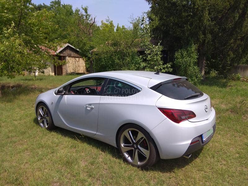 Opel Astra J GTC