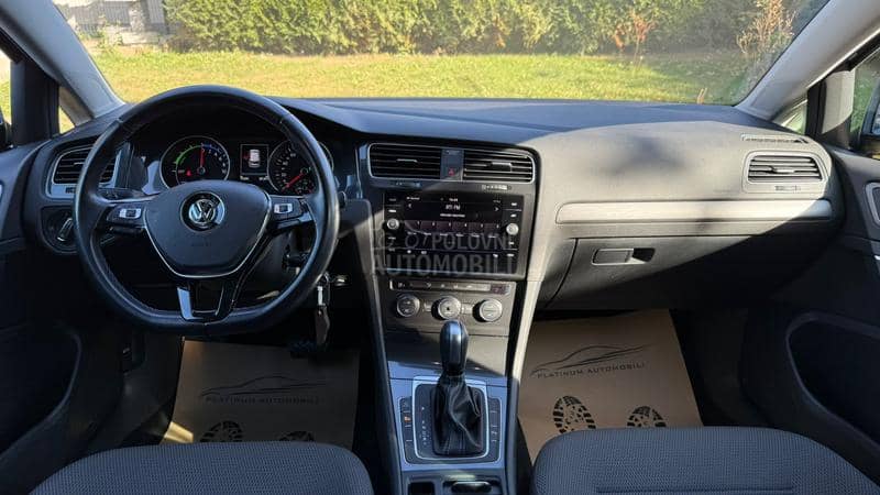 Volkswagen Golf 7 /NOV//LED/NAV/