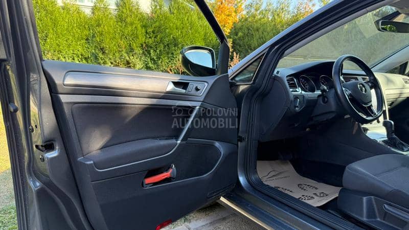 Volkswagen Golf 7 /NOV//LED/NAV/