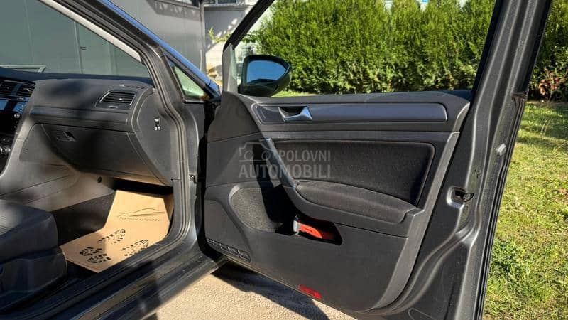 Volkswagen Golf 7 /NOV//LED/NAV/