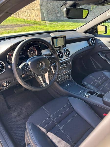 Mercedes Benz GLA 220 night paket