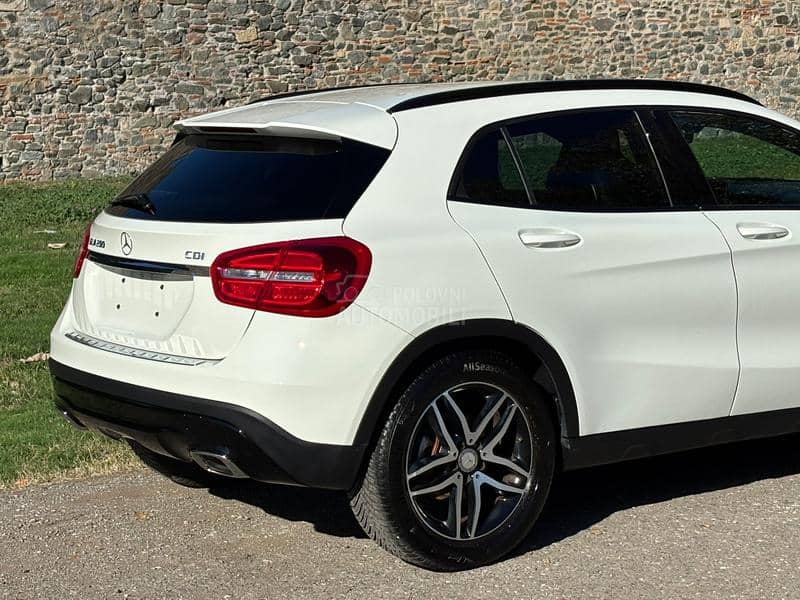 Mercedes Benz GLA 220 night paket