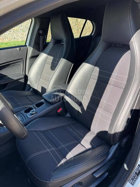 Mercedes Benz GLA 220 night paket