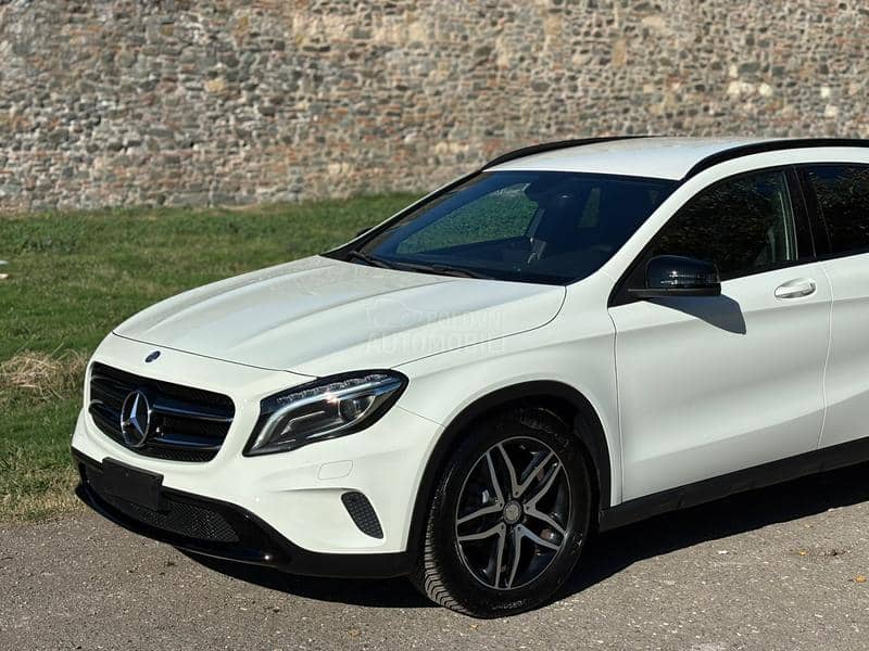 Mercedes Benz GLA 220 night paket