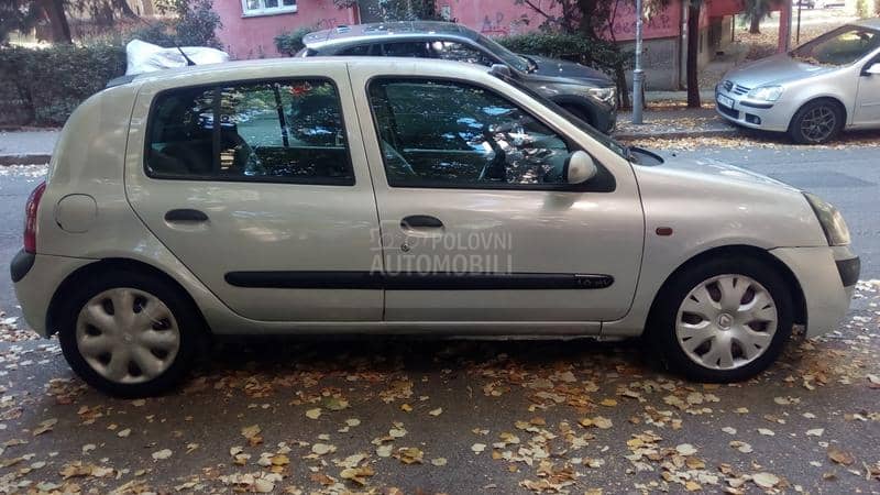 Renault Clio I.Z.V.A.N.R.E.D.A.N.