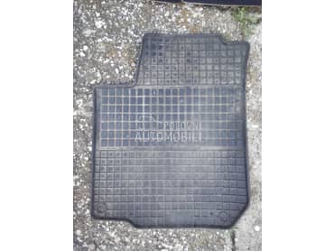 Patosnica vozaceva gumena za Volkswagen Golf 4