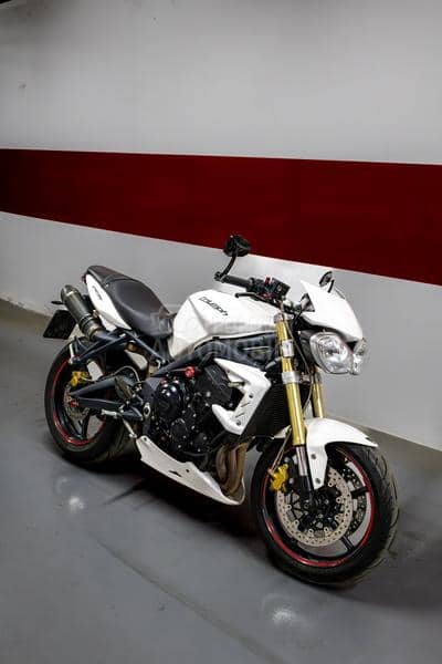 Triumph street triple 675
