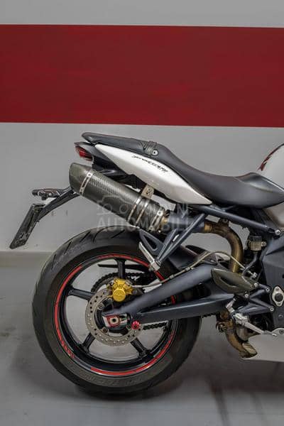 Triumph street triple 675