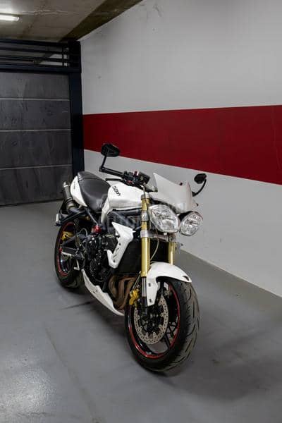 Triumph street triple 675
