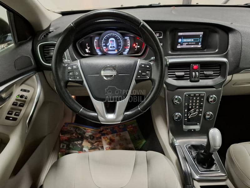 Volvo V40 1.6D SUMMUM