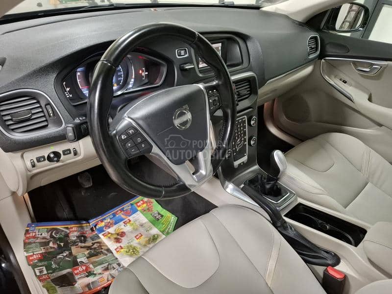 Volvo V40 1.6D SUMMUM