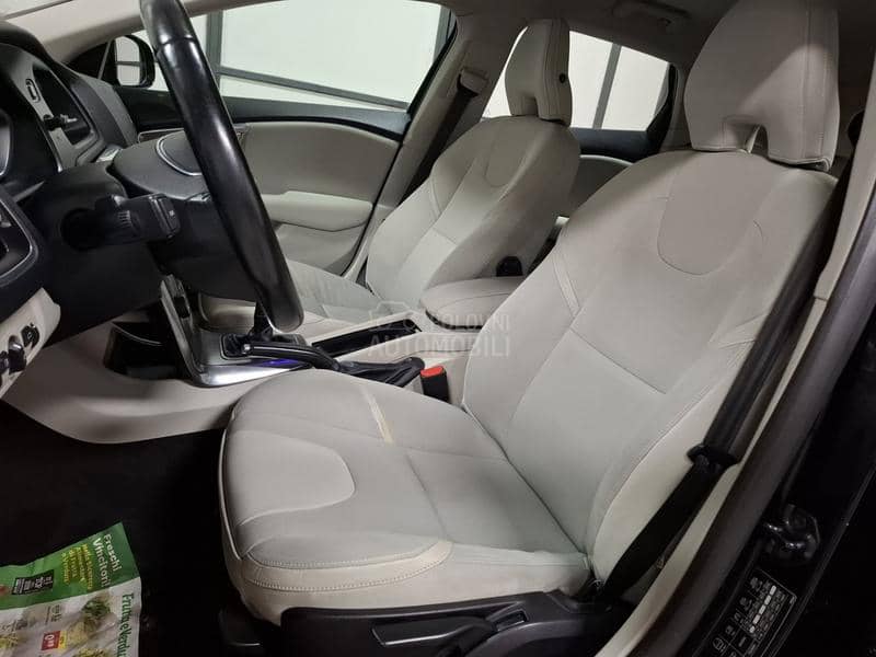 Volvo V40 1.6D SUMMUM