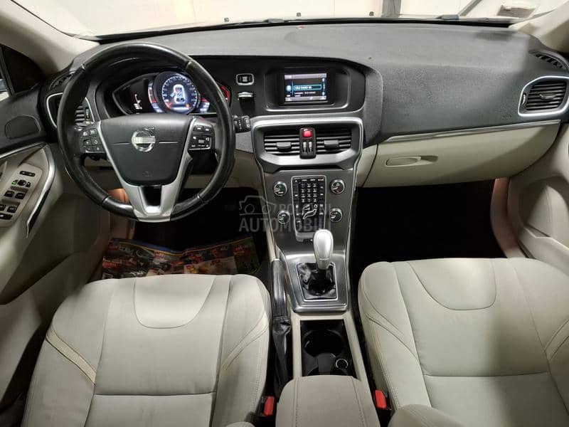 Volvo V40 1.6D SUMMUM
