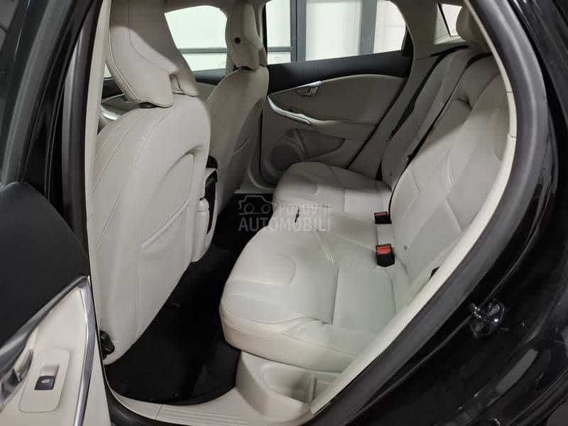 Volvo V40 1.6D SUMMUM