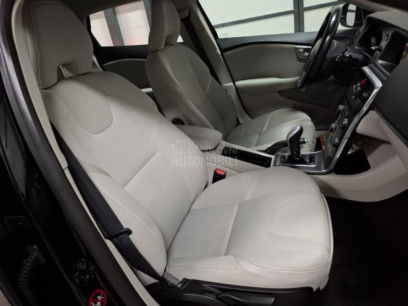 Volvo V40 1.6D SUMMUM