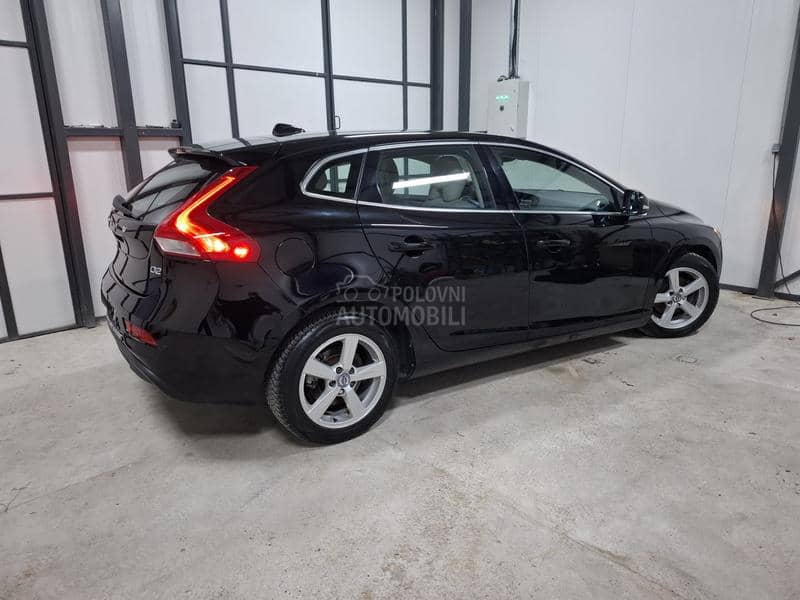 Volvo V40 1.6D SUMMUM