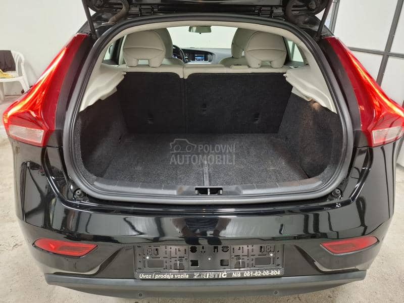 Volvo V40 1.6D SUMMUM