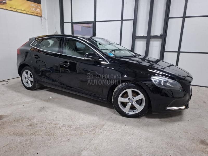 Volvo V40 1.6D SUMMUM