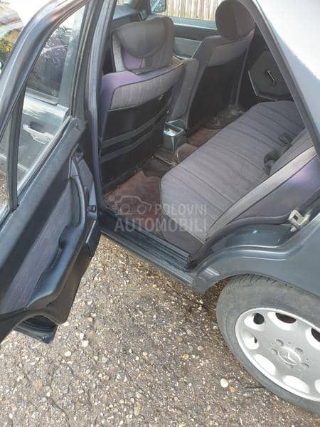 Mercedes Benz E 230 