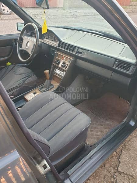 Mercedes Benz E 230 