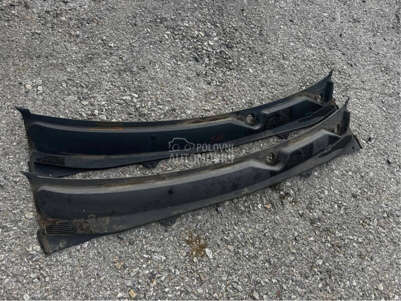 Plastika ispod soferke