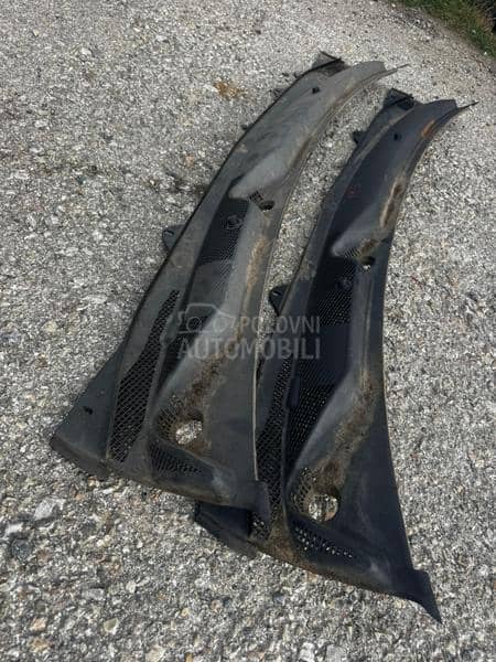 Plastika ispod soferke