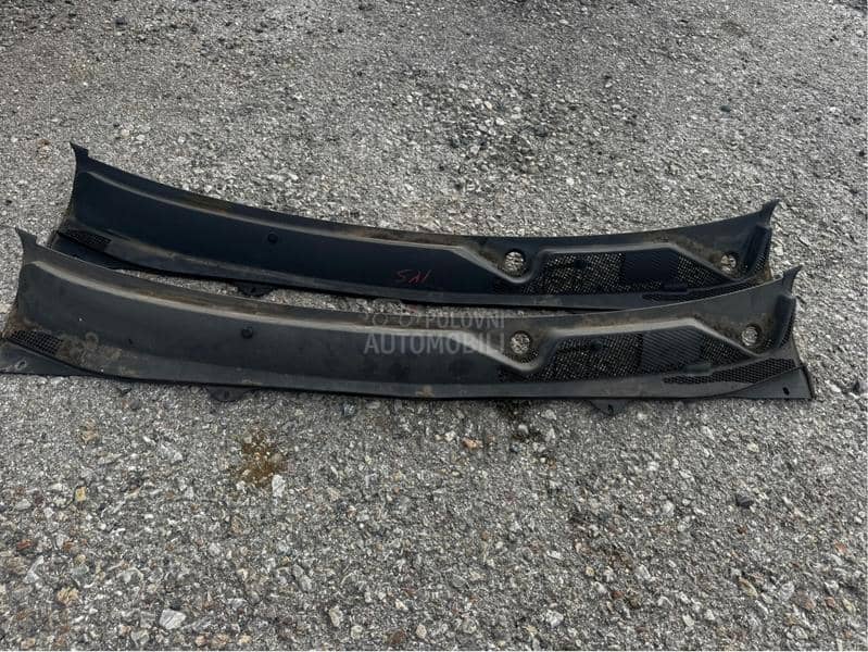 Plastika ispod soferke