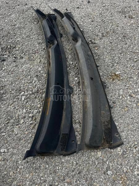 Plastika ispod soferke