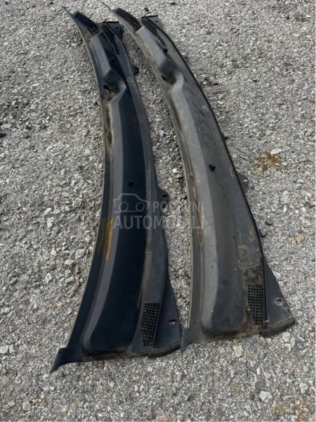 Plastika ispod soferke