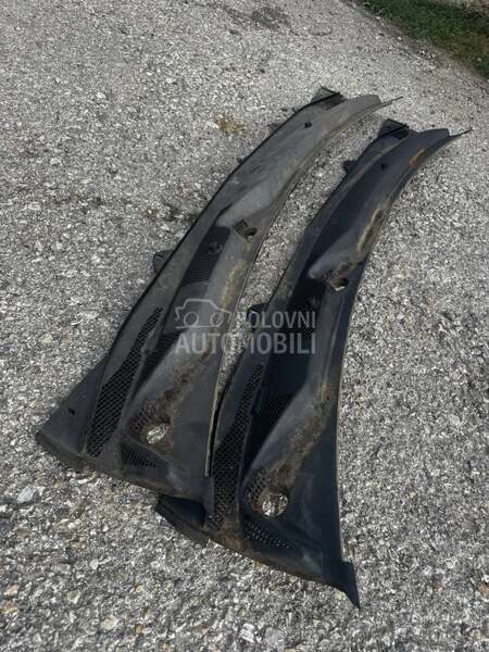 Plastika ispod soferke