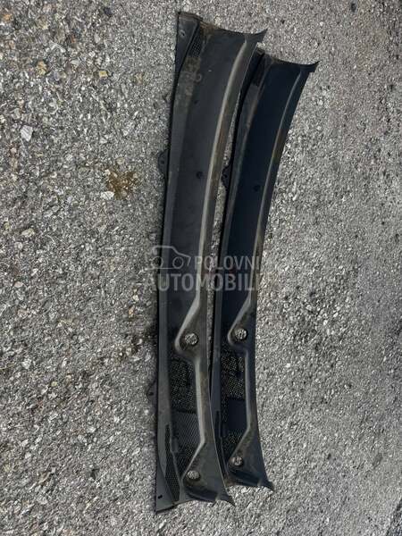 Plastika ispod soferke