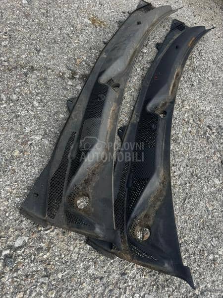 Plastika ispod soferke