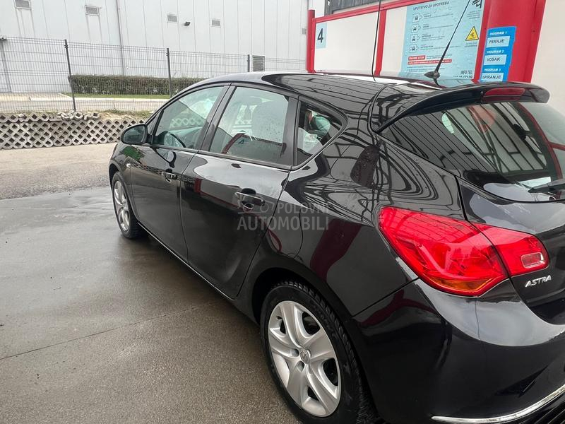 Opel Astra J CDTI