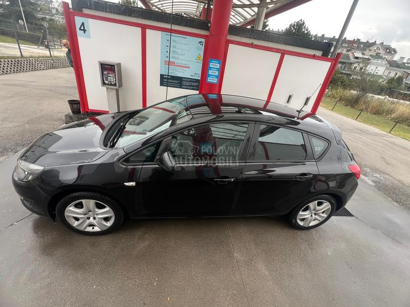 Opel Astra J CDTI