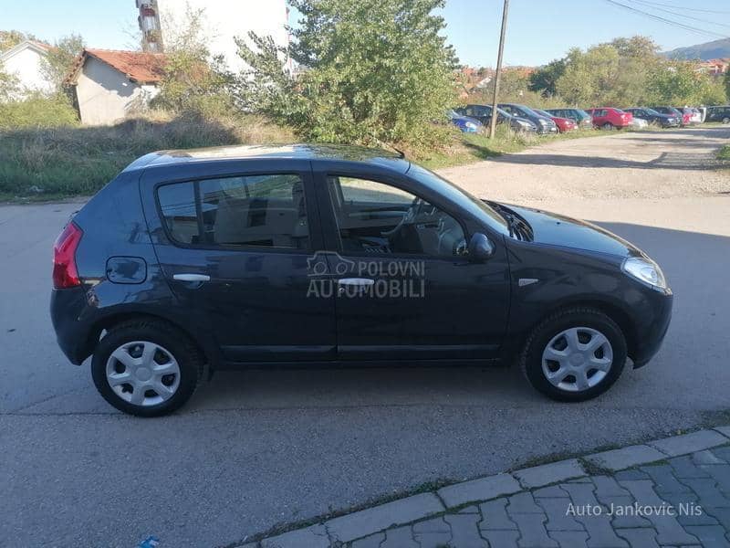 Dacia Sandero 1.6i LAUREAT CH