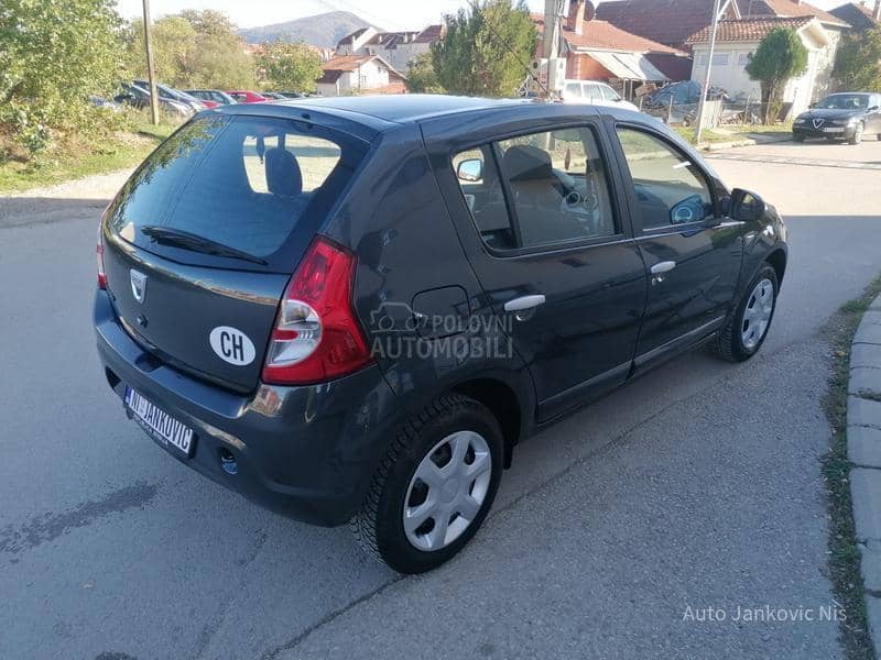 Dacia Sandero 1.6i LAUREAT CH